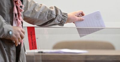Rafał Trzaskowski - 35,04 proc.; Karol Nawrocki - 24,52 proc.